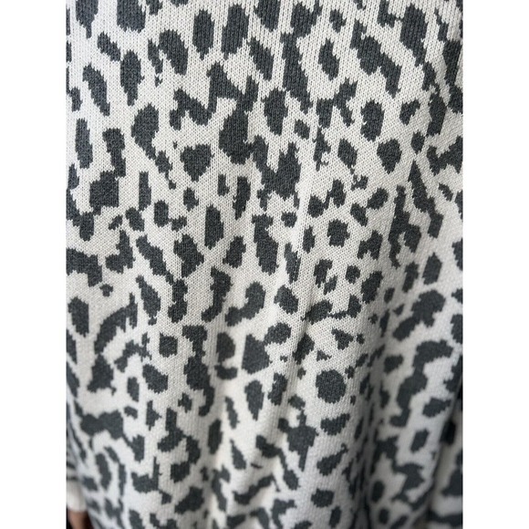 LOFT Women's Button Up Cardigan Sweater Cheetah Print V-Neck Gray Cream Size S - Picture 6 of 8